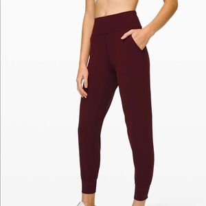 Along Jogger 28”- Garnet